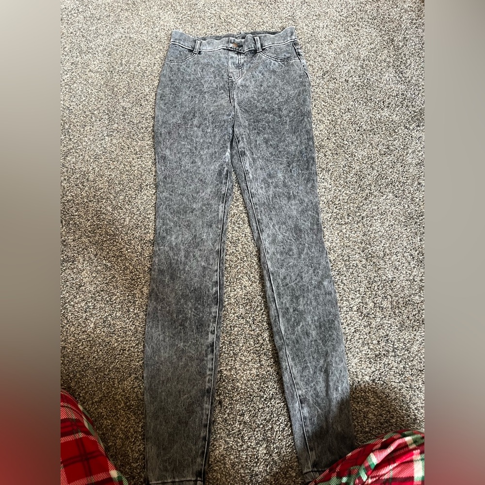 These are cute jeans! Go great with a sweater!
